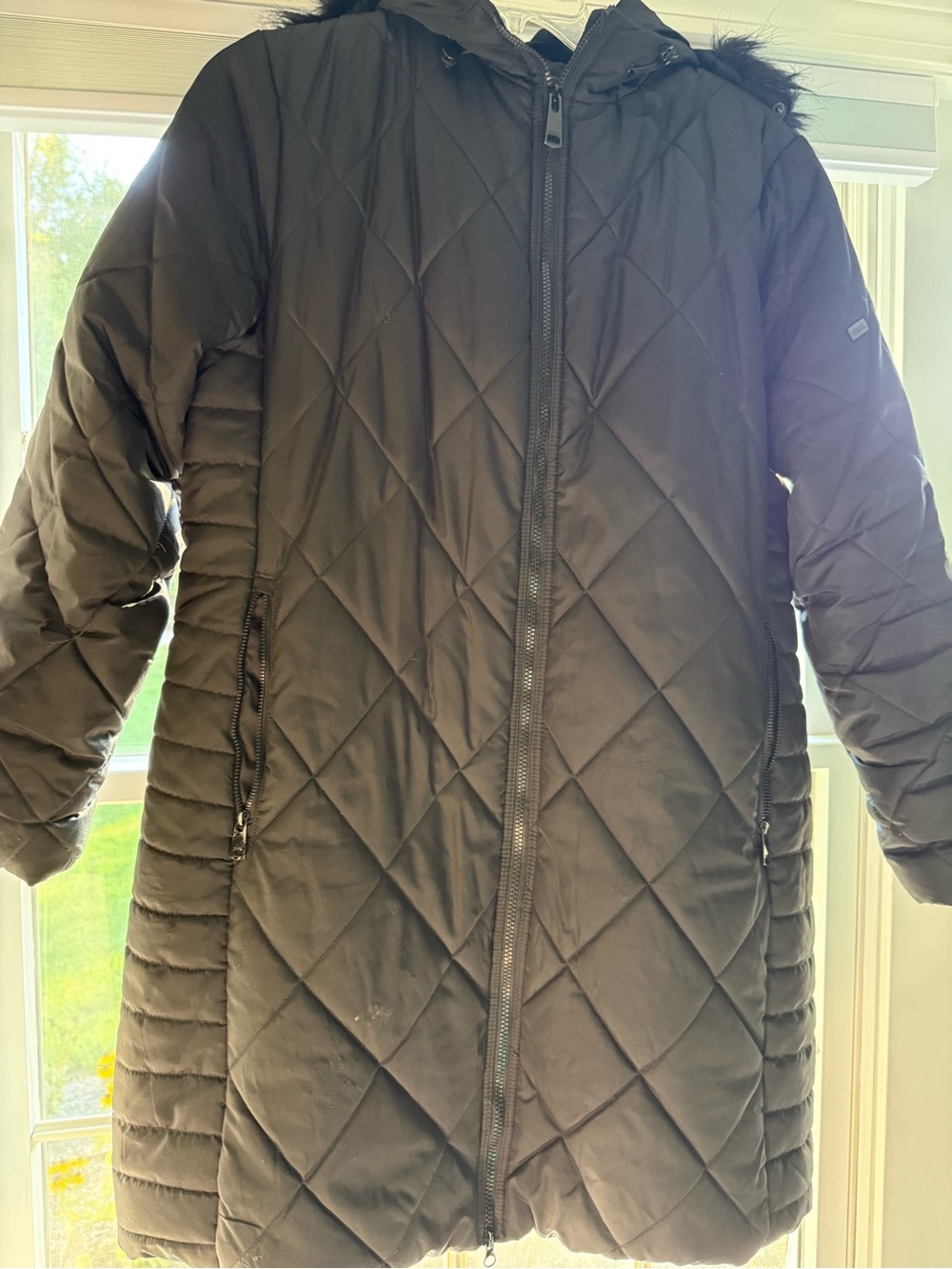 Diamond-Quilt Black Hooded Puffer Coat - Women's